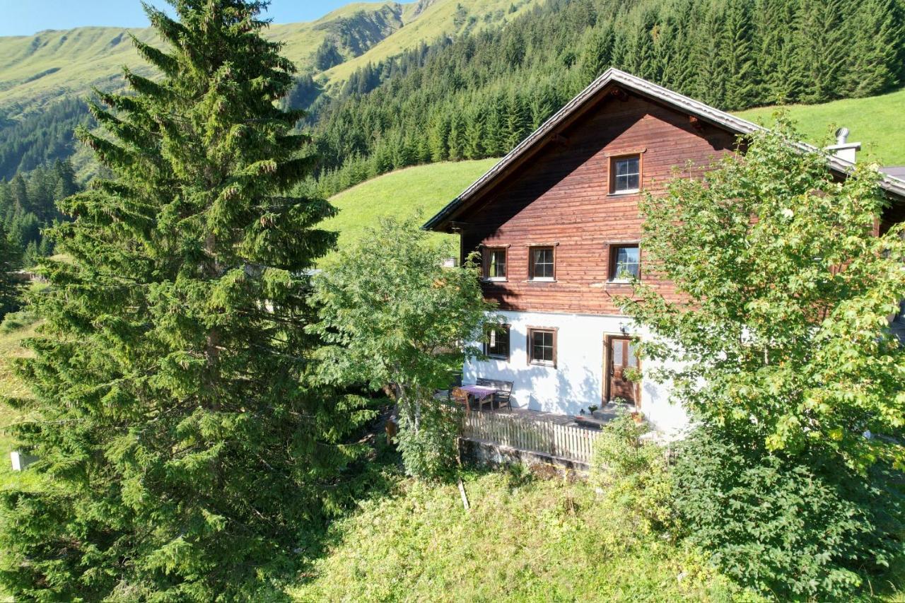 Berwang Chalets Alpele Hof — Berwang