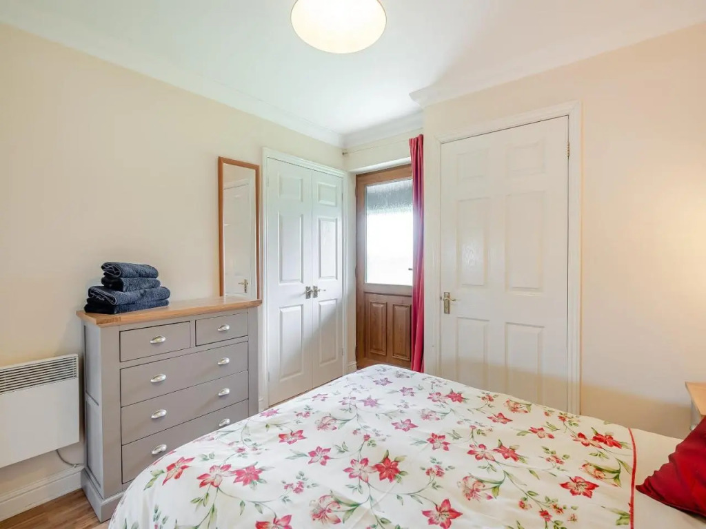 Peartree Cottage — Saint Osyth — photo 4