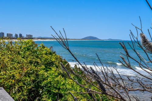 Coastal Chic Apartment Mooloolaba and Alex — 4-Star Luxury Hotel in Alexandra Headland, Australia