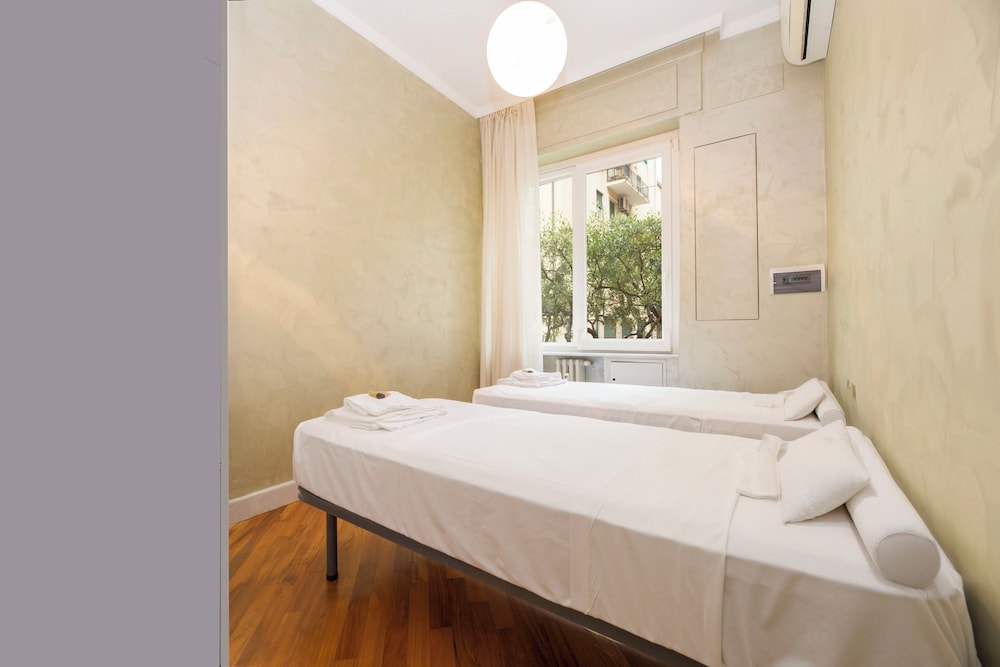 Spacious flat with Balcony — 4-Star Luxury Hotel in Genoa, Italy
