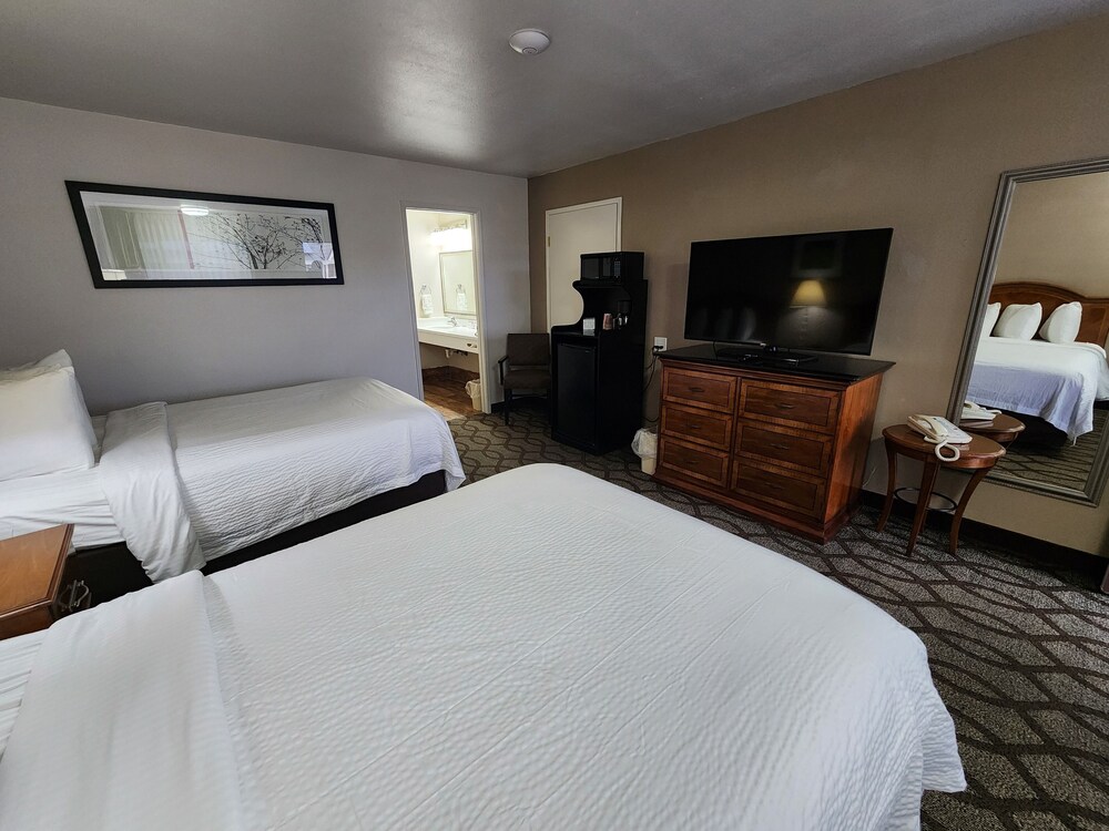 Ramada Bayside Inn & Suites Eureka - photo 10