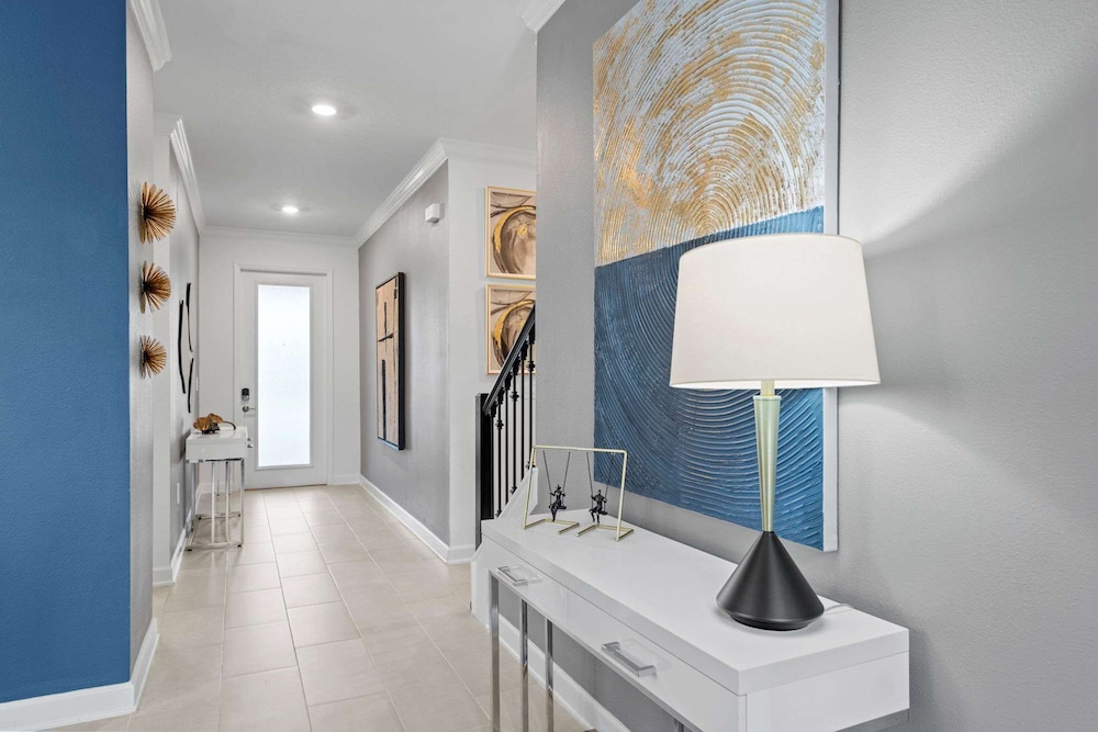Chic Spacious 5BR Retreat Near Disney - photo 9