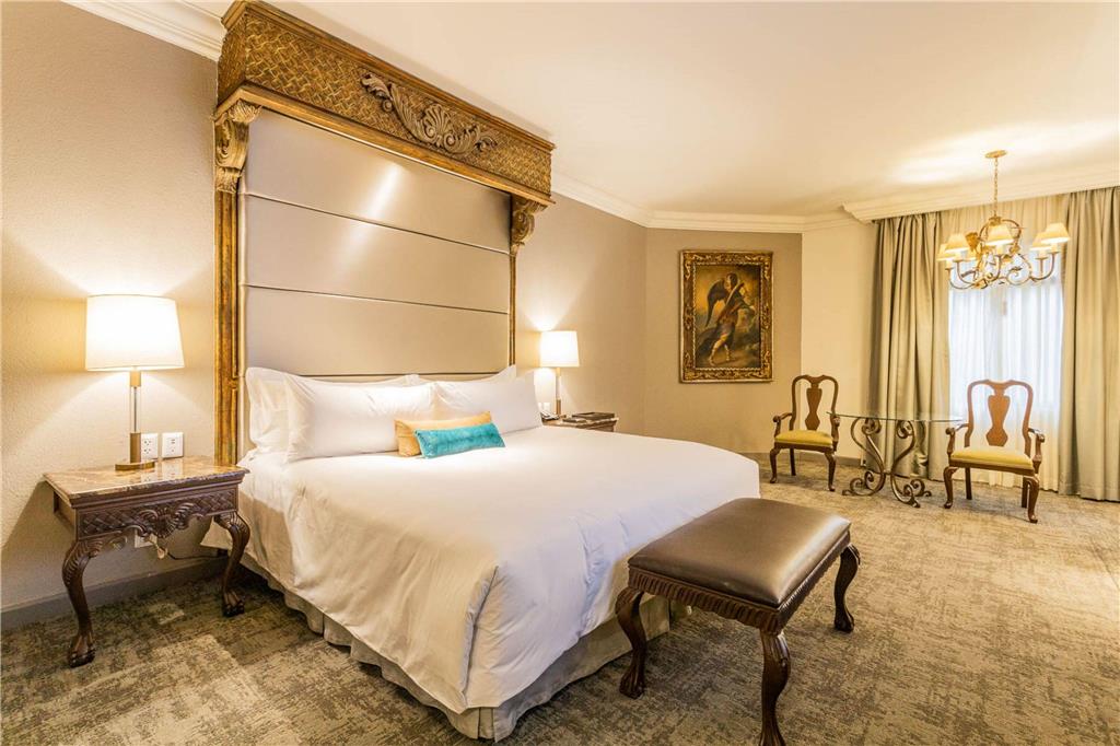Master Suite king