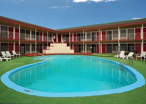 Economy Inn and Suites - photo 17