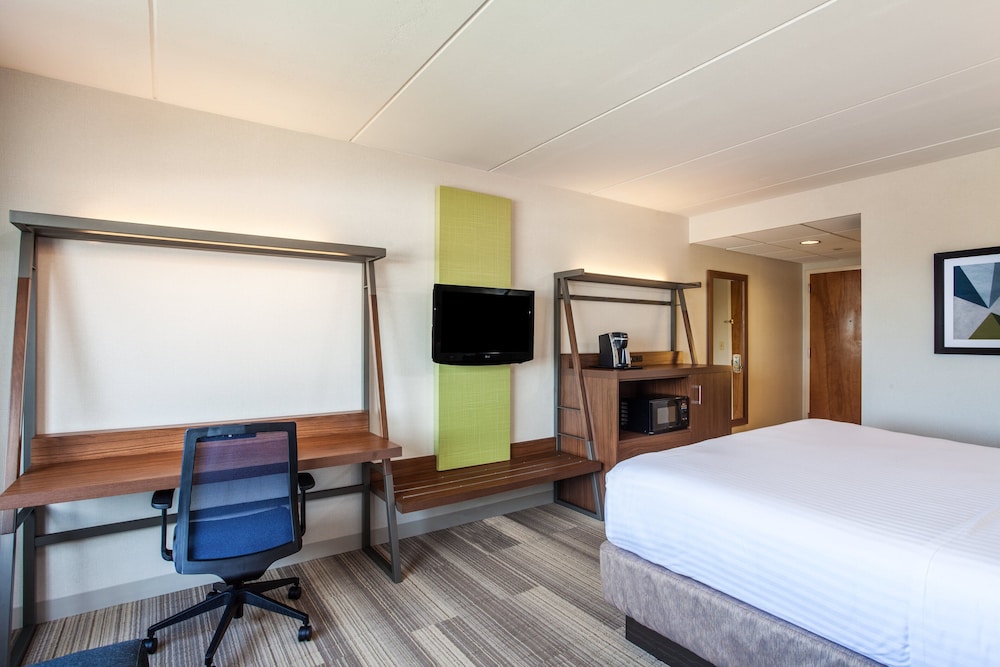 Holiday Inn Express Hauppauge Long Island - photo 11