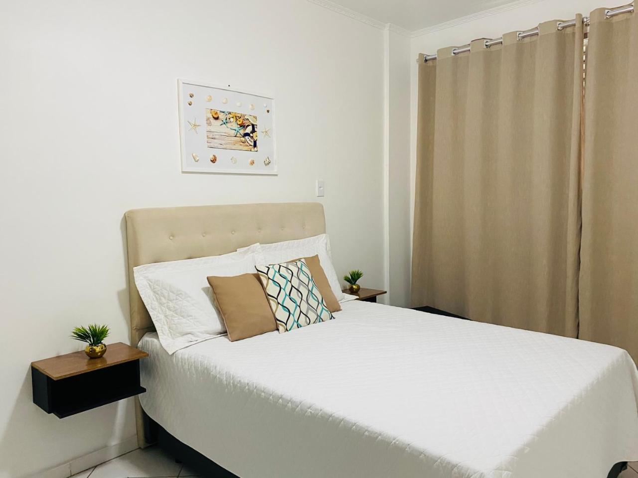 Kitinete 712 frente ao mar in Santos, Brasil