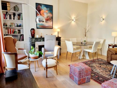 Face a L’hotel de Ville Grand Et Lumineux Appartement in Angouleme, France