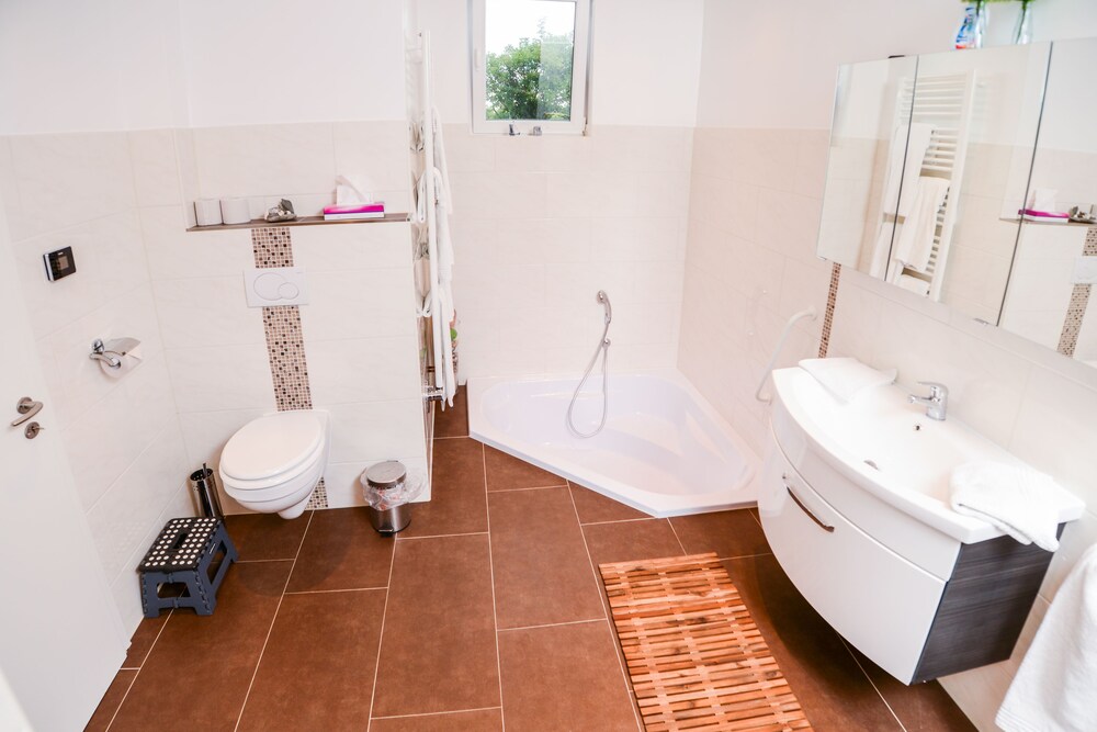 Deep Soaking Bathtub