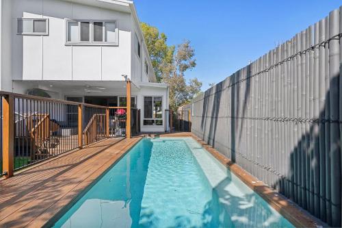 2 8 Pandanus Beautiful townhouse walking distance to beach — 4-Star Luxury Hotel in Mudjimba, Australia