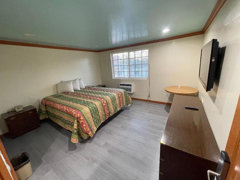 Hilltop Motor Inn - photo 27