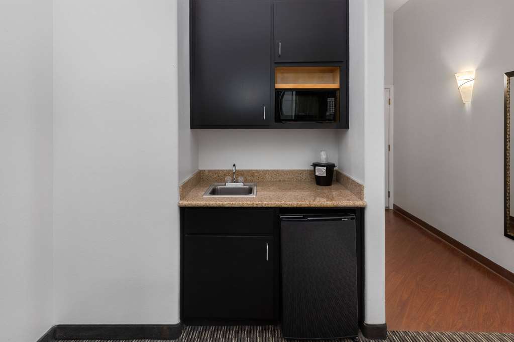 La Quinta Inn & Suites by Wyndham Austin Cedar Park - photo 33
