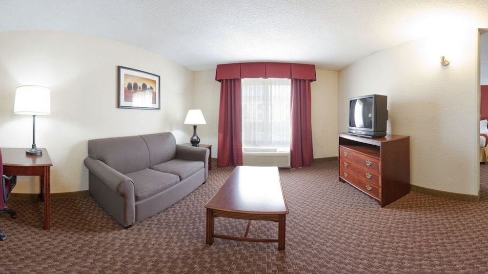 Baymont by Wyndham Merrillville - photo 34