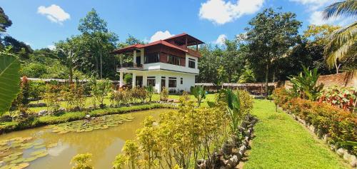 Sumatra Cheeky Monkeys Villa Trekking and Tours — 4-Star Luxury Hotel in Berastagi, Indonesia