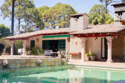 Casa en Avándaro para 26 personas — 4-Star Luxury Hotel in Valle De Bravo, Mexico