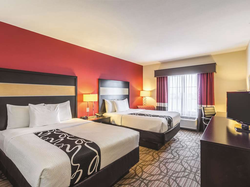 La Quinta Inn & Suites by Wyndham Fargo Medical Center - photo 23