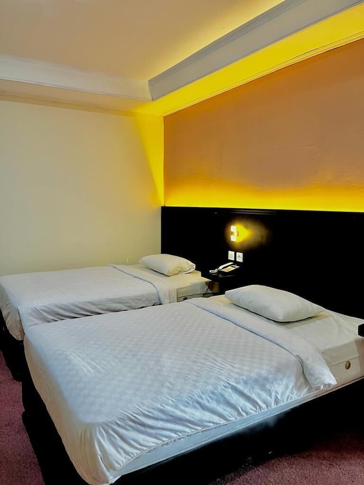 Benteng Hotel — Bukittinggi — photo 2