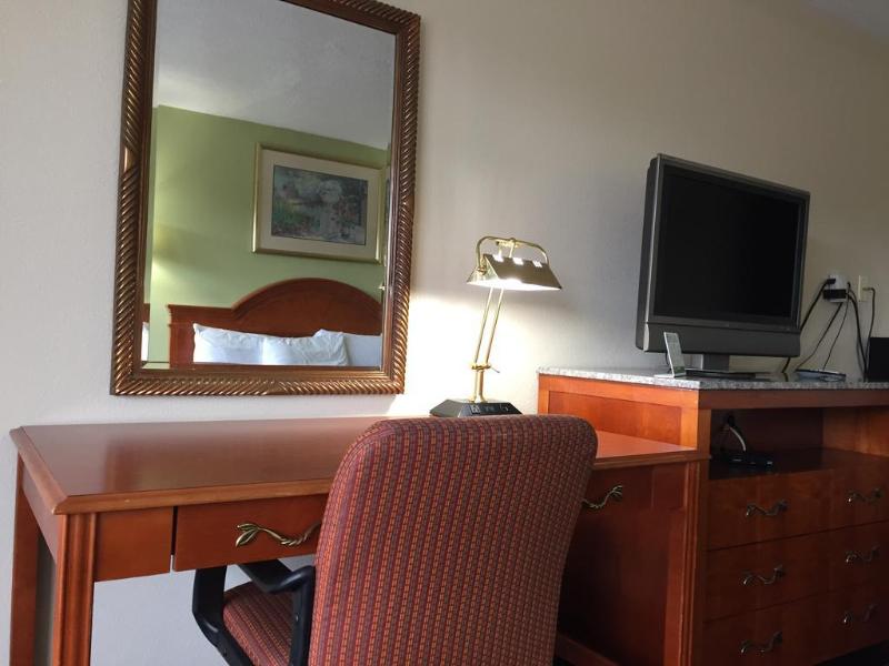 Americas Best Value Inn Airport South - photo 7