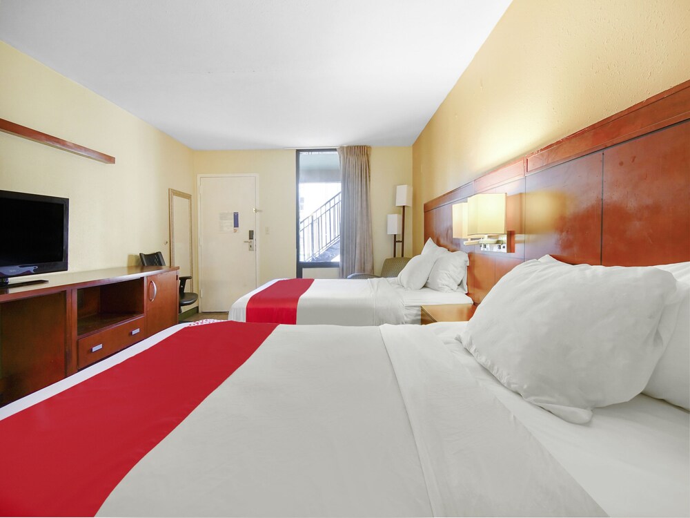 Baymont by Wyndham Williamsburg - photo 17