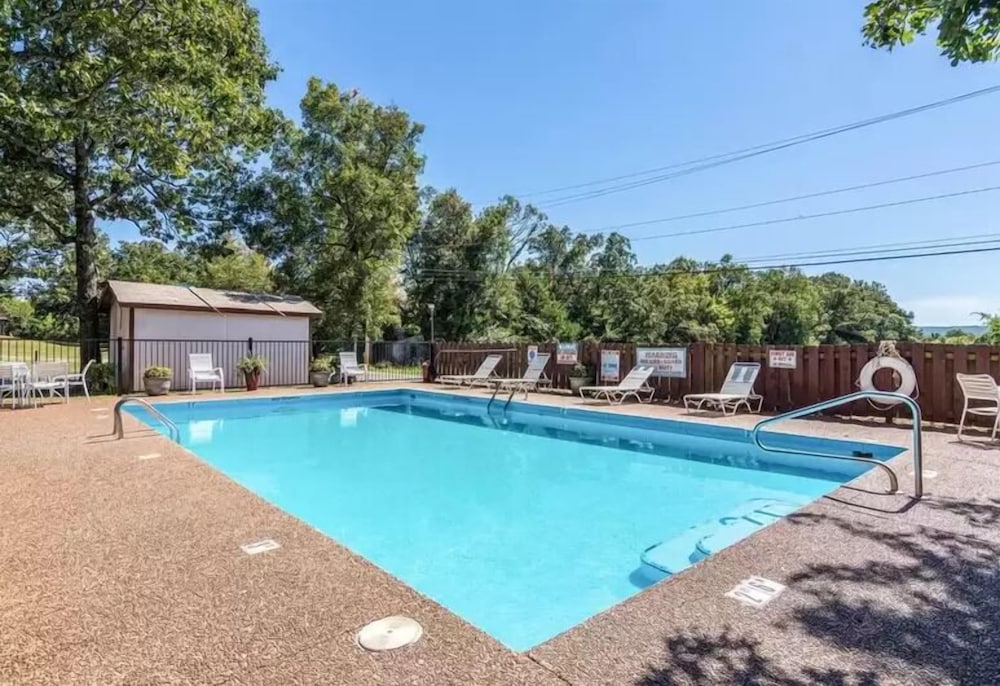 The Parkwood Inn & Suites - photo 16