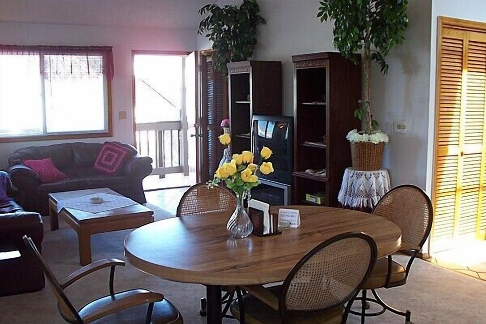 Aquarius Arms Motel - photo 21