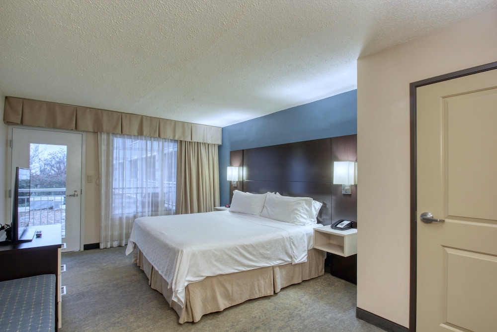 Holiday Inn Hotel & Suites Atlanta Airport North by IHG - photo 23