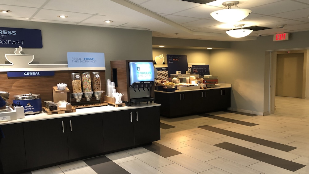 Holiday Inn Express & Suites West Palm Beach Metrocentre by IHG - photo 65