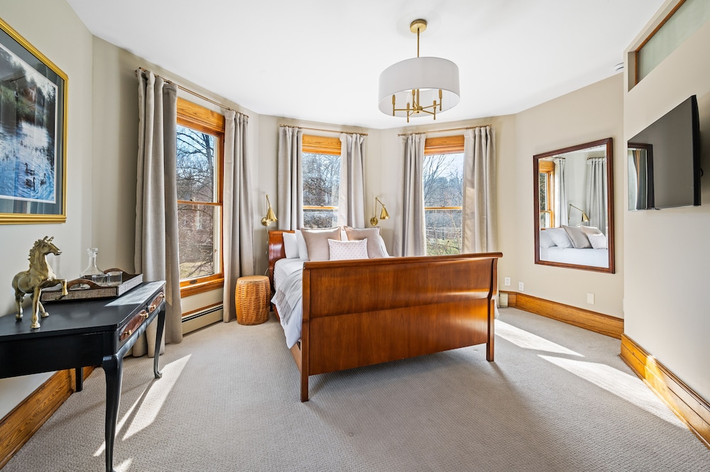 Stratton Creek Inn — 4-Star Luxury Hotel in Stratford, United States