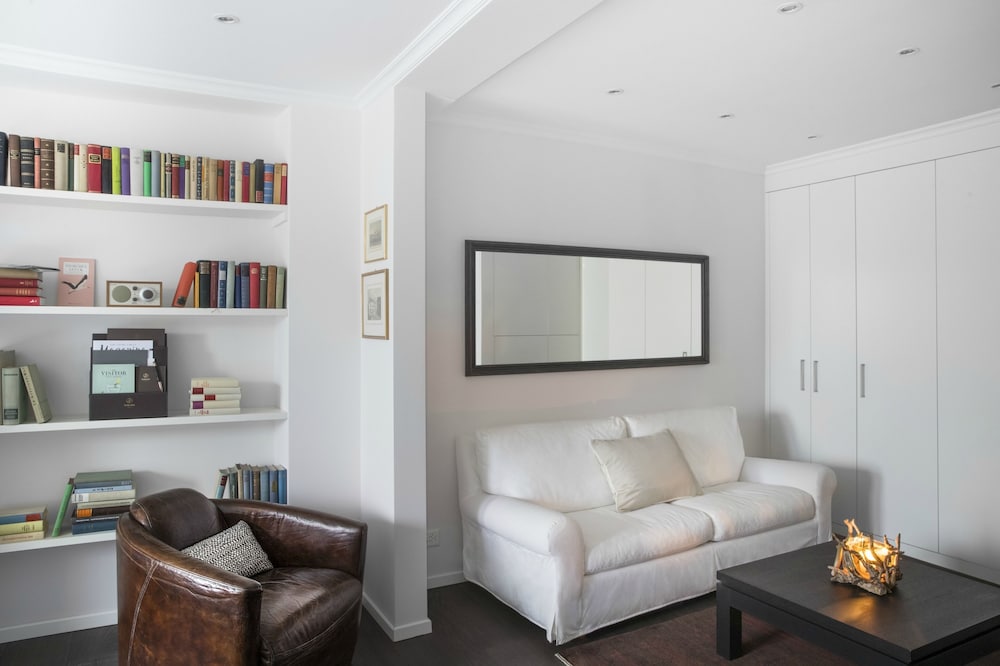 City Living Studio by Storchen Zürich in Zurich, Switzerland