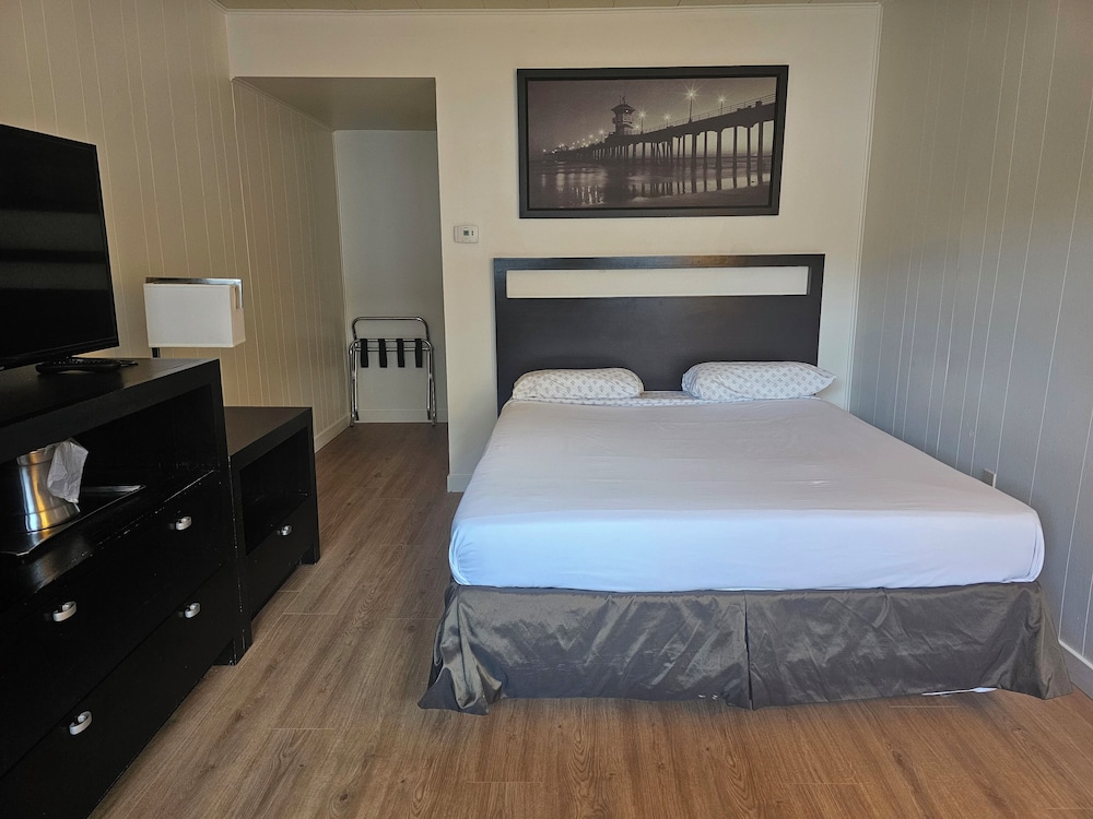 H & H Motor Lodge - photo 13