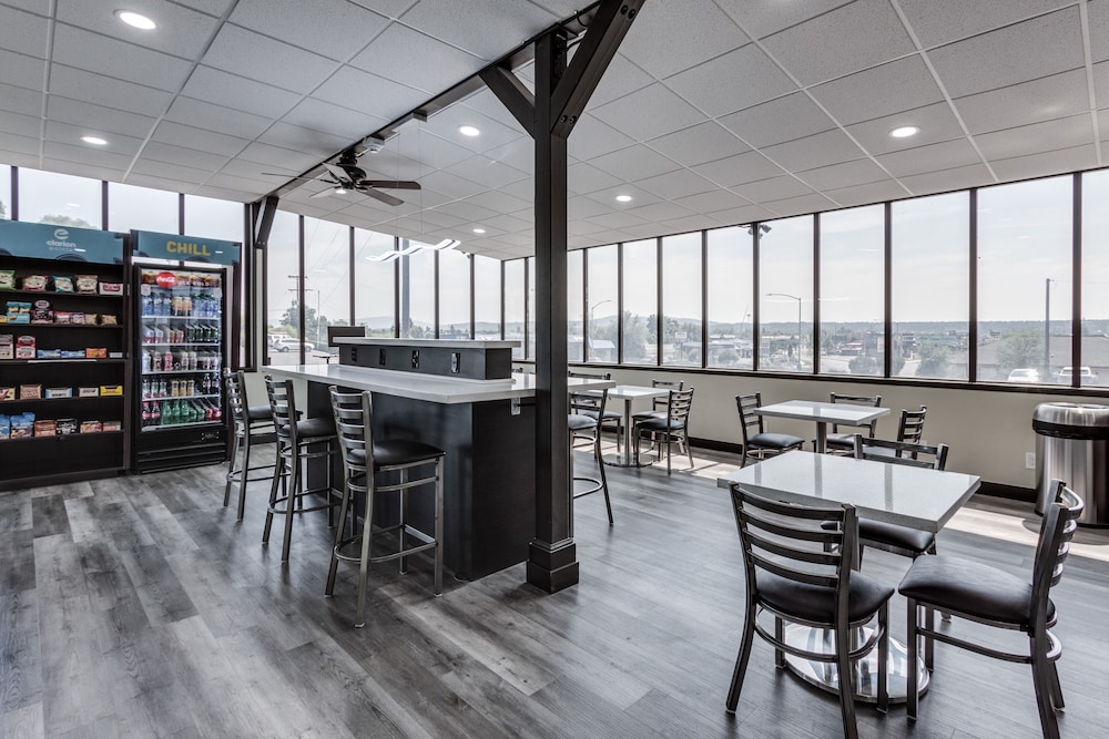 Days Inn & Suites by Wyndham Spokane - photo 5