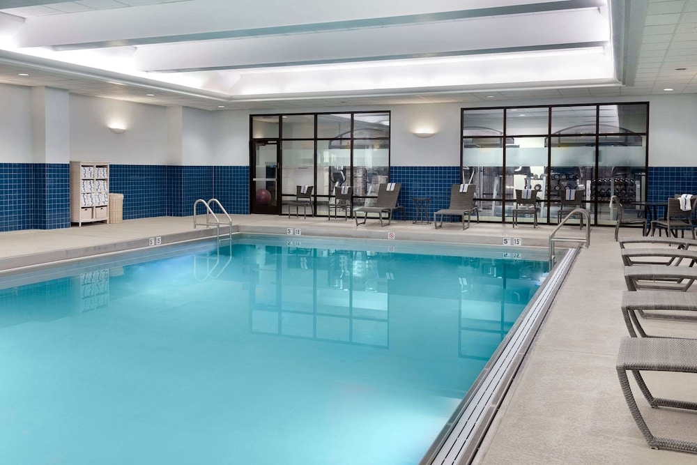 Hampton Inn & Suites Kansas City Country Club Plaza - photo 33