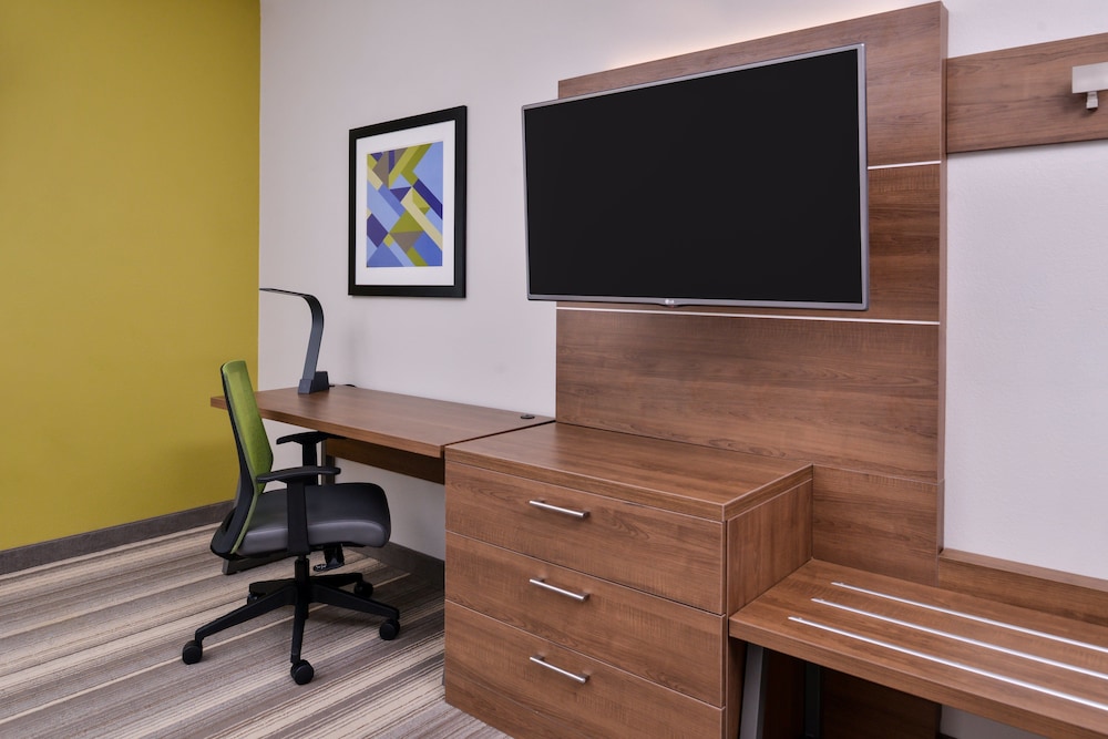 Holiday Inn Express Hotel & Suites Elgin by IHG - photo 18