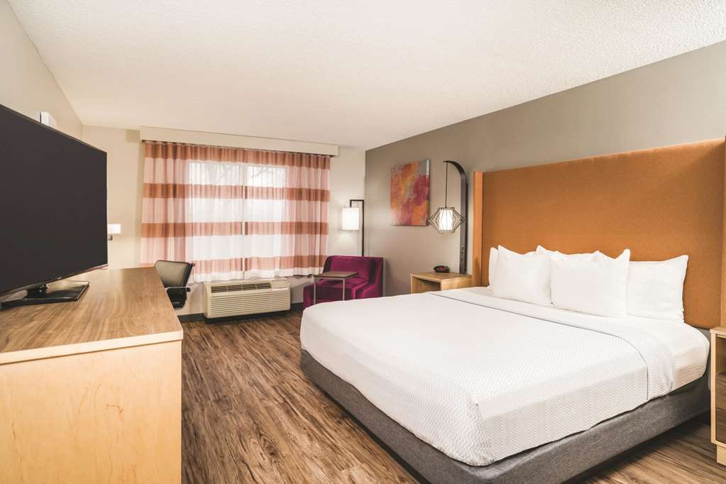 La Quinta Inn & Suites by Wyndham Chattanooga North Hixson - photo 23