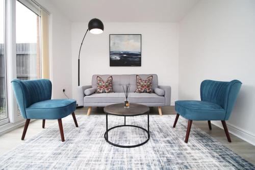 Modern and Cosy 3 Bed House Close to Cardiff City Centre perfect for Family Relocations Contractors & Groups by Gurkha Stay with Free Parking and Wifi — 4-Star Luxury Hotel in Cardiff, United Kingdom
