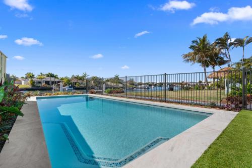 Seanna Blue: Relax & Indulge on the Canal in Banksia Beach, Australia