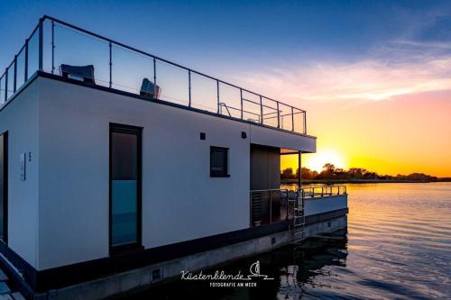 Hausboot Boddenperle - carbon neutral hotel in Ribnitz-Damgarten