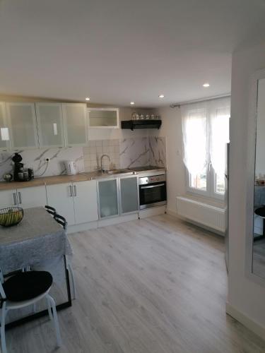 Appt Moderne 50m2 Avec Terrasse — hotel in Rouvroy