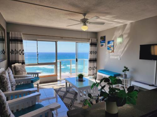 Santana 804 Beachfront Apartment with spectacular sea views — 4-Star Luxury Hotel in Margate, South Africa
