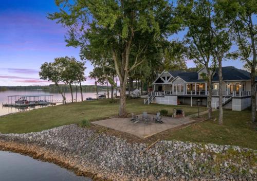 Rare Find Best Lot with Dock and Views on Lake in Winchester, United States