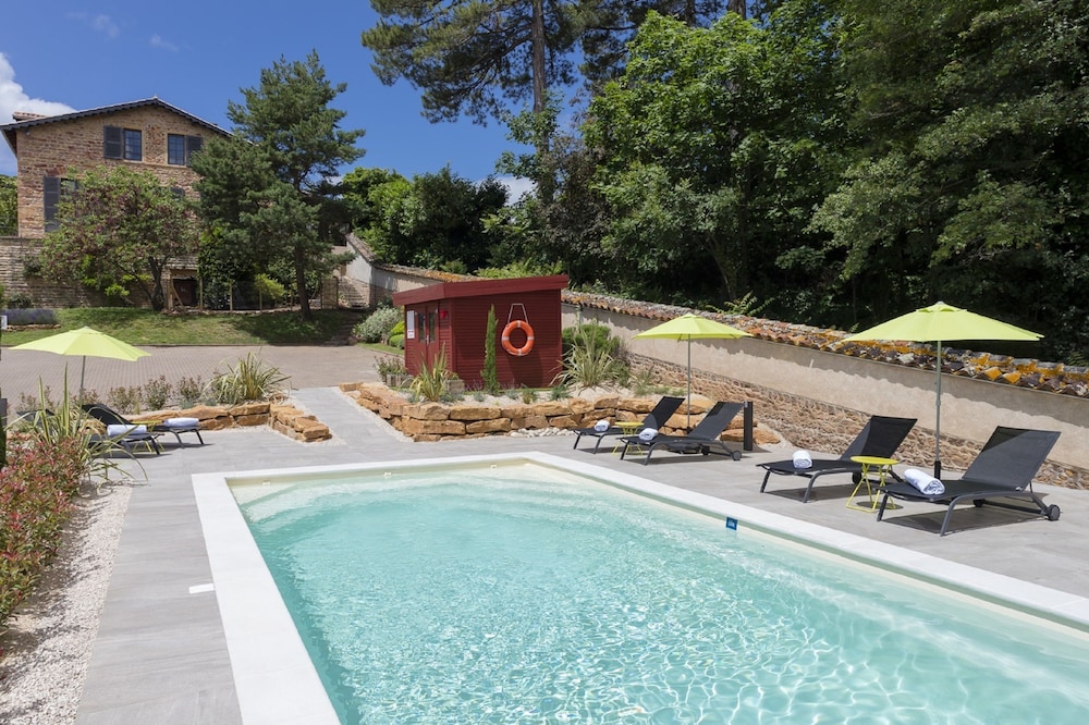 Contact Hôtels Le Savigny & Spa — hotel in Blace
