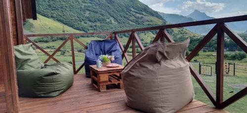 Cliffside cottage Kazbegi