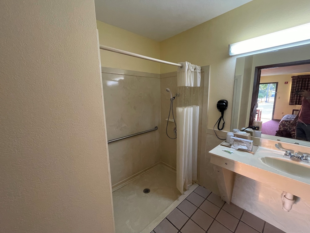 Western Inn Express - photo 15