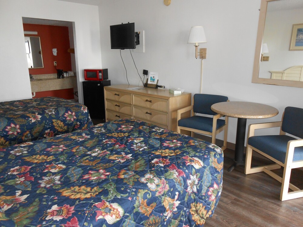 Executive Garden Titusville Hotel - photo 11