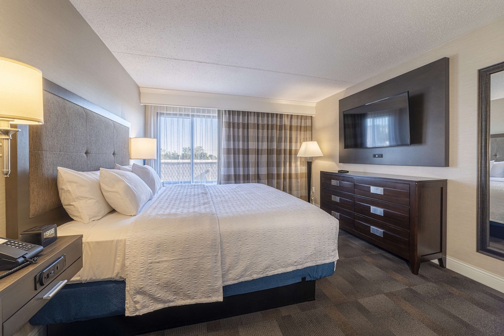 Hampton Inn Carlstadt At The Meadowlands - photo 11