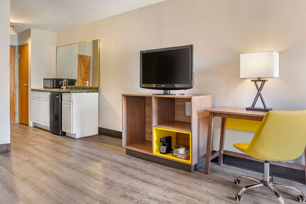 Days Inn & Suites by Wyndham Rocky Mount Golden East - photo 42