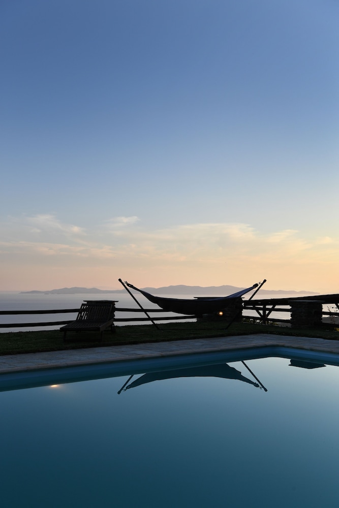 Tinos Sky View Villa — 4-Star Luxury Hotel in Tinos, Greece