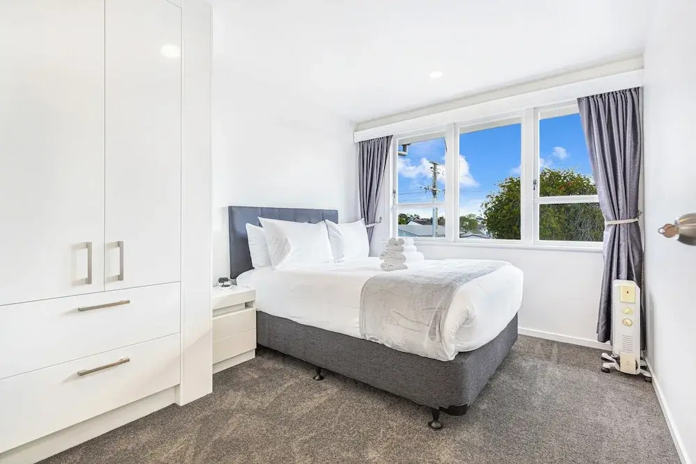 Ellerslie 3BR House Fresh Reno Zodiak Stays — 4-Star Luxury Hotel in Auckland, New Zealand