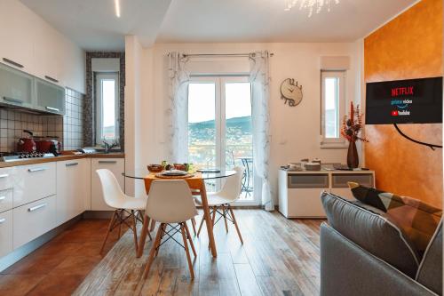 San Giusto Elegante Bilocale con Balcone e Vista — 4-Star Luxury Hotel in Trieste, Italy
