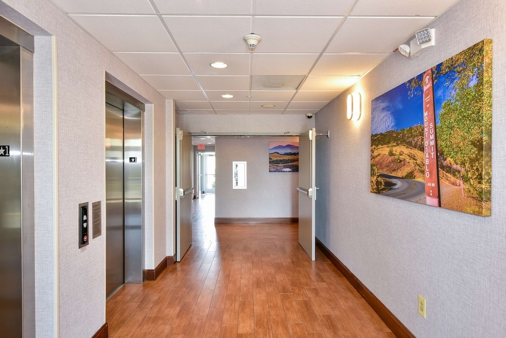 Hampton Inn & Suites Pittsburg CA - photo 3