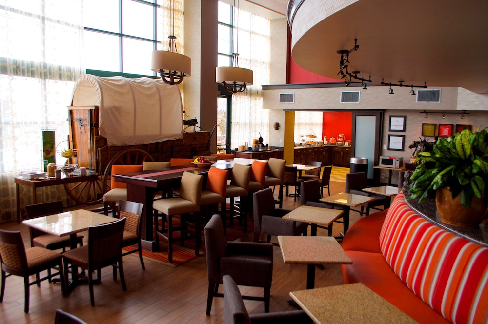 Hampton Inn & Suites Flagstaff - photo 25